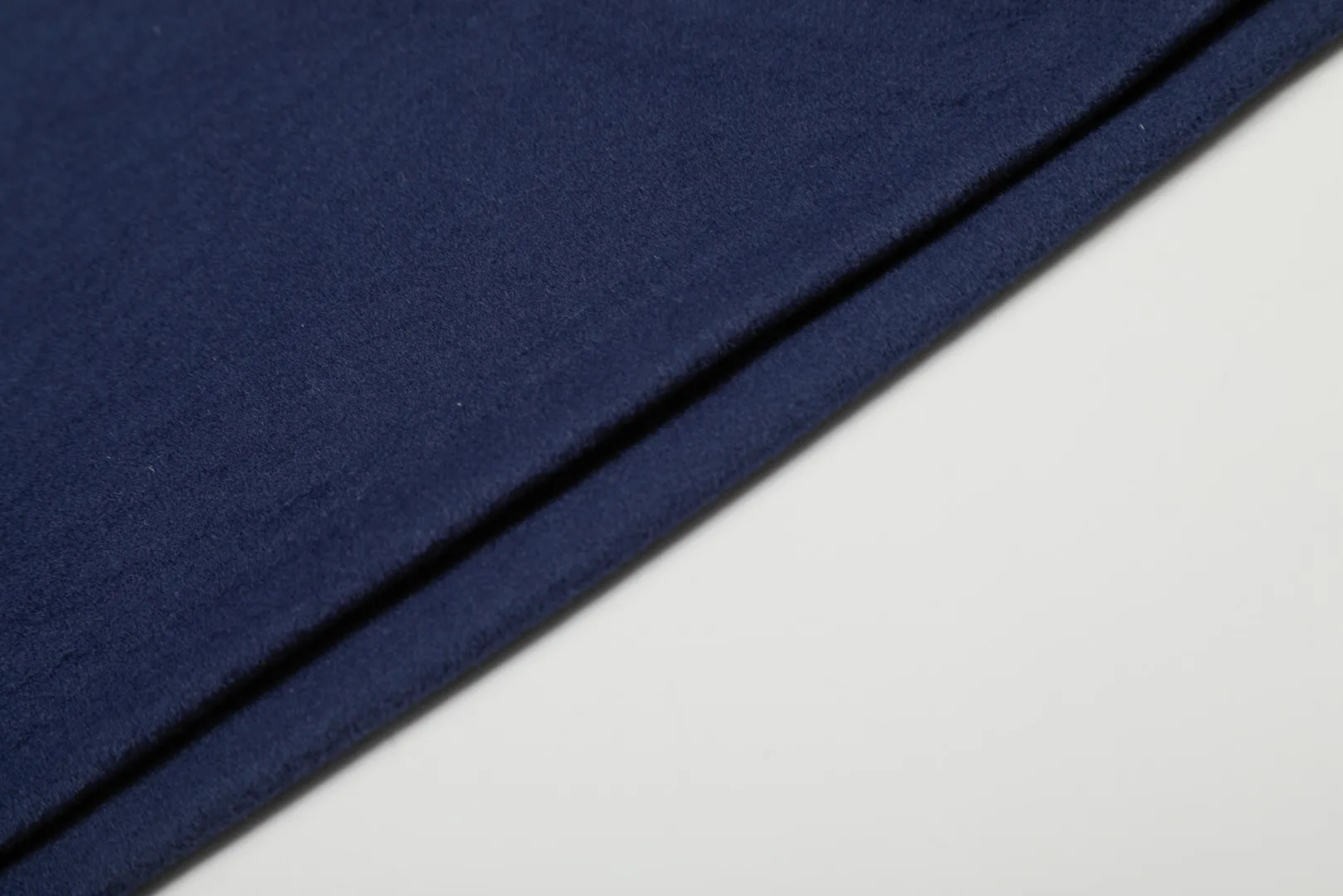 P190 Top quality" Style number: DS606# (not off the shelves all year round) [Ralph Lauren half turtleneck solid color pony embroidery logo basic round neck long sleeves] ✅Ralph Lauren Ralph Lauren classic basic versatile unisex half turtleneck pullover German velvet long sleeves ✅Main supply platform live broadcast Wholesale entities Replenish when out of stock Not off the shelves ✅ZP quality 1:1 version Scan the code to enter the GF website Counter quality ✅Detailed quality The only one in Guangzhou 280g German velvet fabric is comfortable and warm. It focuses on high-end and cost-effective. Needless to say good quality. ✅The version is restored to the original order. The maximum size can be worn up to 180 pounds. Loose, comfortable and stress-free. ✅The upper body is simple and easy to match. A must-have item for ootd. Good-looking clothes are never picky. A must-have in couples' wardrobes. Size: